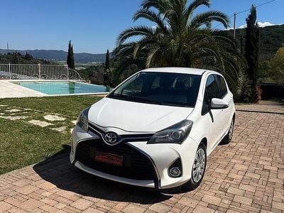 Usata Toyota Yaris Active 69 CV (50 kW) 2015 Bianco Utilitaria