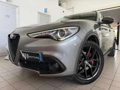 Usata Alfa Romeo Stelvio 209 CV (153 kW) 2019 Grigio scuro SUV