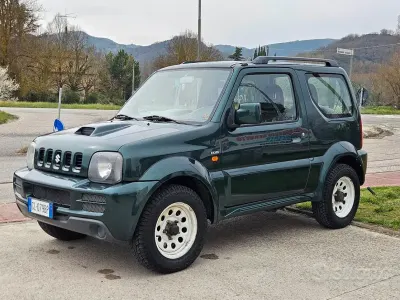 Usata Suzuki Jimny 86 CV (63 kW) 2008 Verde SUV