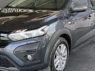 Usata Dacia Sandero Expression 101 CV (74 kW) 2023 Grigio scuro Utilitaria
