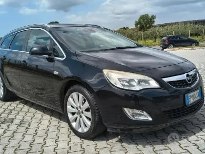 Gebraucht Opel Astra 140 PS (102 kW) 2012 Schwarz Kombi