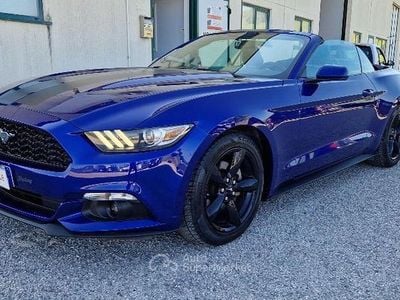 Usata Ford Mustang 305 CV (224 kW) 2016 Blu Cabrio