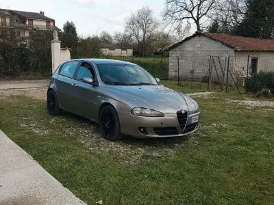 Usata Alfa Romeo 147 116 CV (85 kW) 2009 Grigio Utilitaria