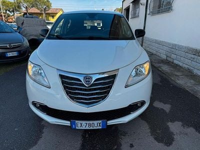 Usata Lancia Ypsilon Silver 95 CV (69 kW) 2014 Bianco Utilitaria