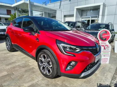 Käytetty Renault Captur Techno 101 HP (74 kW) 2023 Punainen Katumaasturi