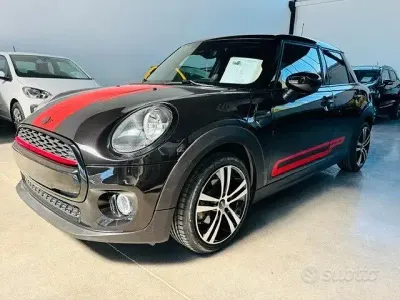 Usata Mini ONE 102 CV (75 kW) 2019 Nero Utilitaria