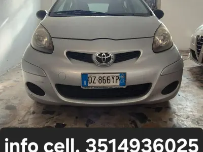 Usata Toyota Aygo Sol 68 CV (50 kW) 2010 Argento Utilitaria
