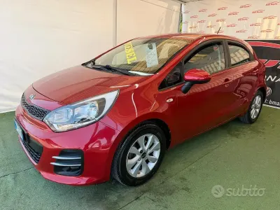 Usata Kia Rio 75 CV (55 kW) 2016 Rosso Utilitaria