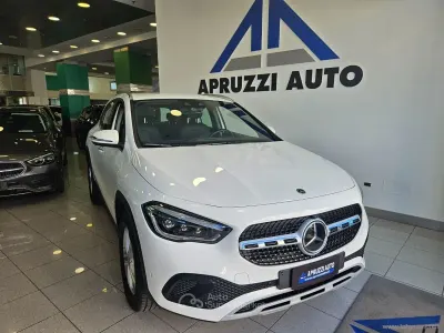 Usado Mercedes GLA200 150 CV (110 kW) 2023 Blanco SUV