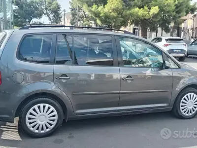 Usata VW Touran Comfortline 105 CV (77 kW) 2014 Grigio Monovolume