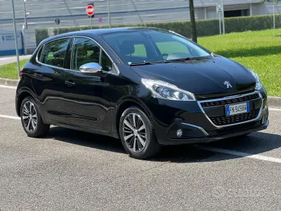 Usata Peugeot 208 Allure 75 CV (55 kW) 2018 Nero Utilitaria