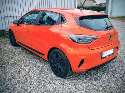 Usata Renault Clio V Evolution 91 CV (66 kW) 2024 Arancione Berlina