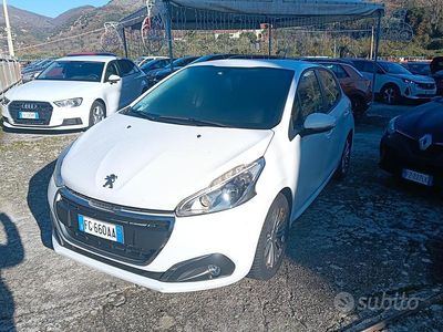 Bianco Usata 2016 Peugeot 208 Active Utilitaria | 8500 € (Buon prezzo)