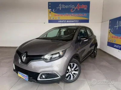 Usata Renault Captur Life 90 CV (66 kW) 2016 Grigio scuro SUV