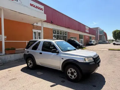 Usata Land Rover Freelander 111 CV (81 kW) 2002 Argento SUV