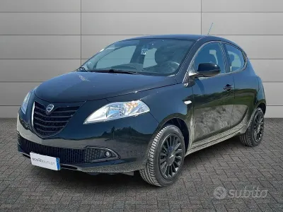 Usata Lancia Ypsilon 69 CV (50 kW) 2015 Nero elena Utilitaria
