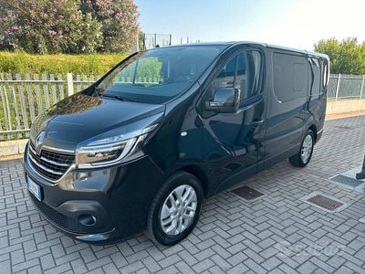 Begagnad Renault Trafic 145 HK (106 kW) 2021 Svart Minibuss