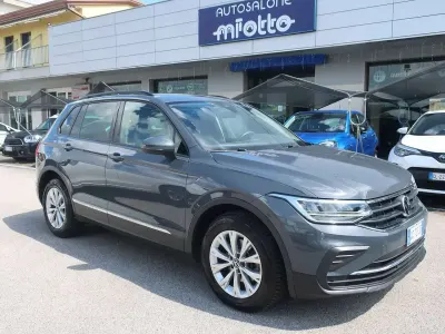 Gebraucht VW Tiguan Life 150 PS (110 kW) 2021 Grau SUV