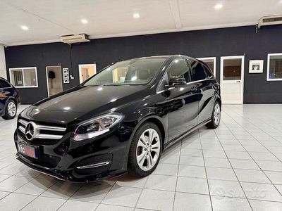 Usata Mercedes B200 Premium 135 CV (99 kW) 2016 Nero Monovolume