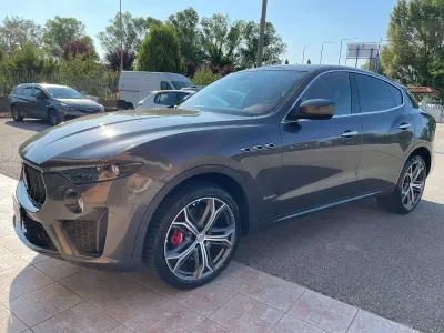 Usata Maserati Levante 275 CV (202 kW) 2020 Grigio maratea SUV