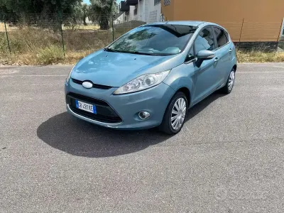 Usata Ford Fiesta 68 CV (50 kW) 2011 Bluazzurro Berlina