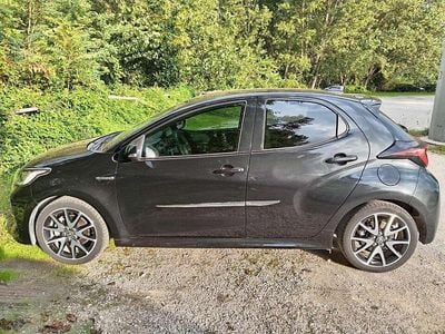 Usata Toyota Yaris Hybrid Lounge 92 CV (67 kW) 2021 Nero Berlina