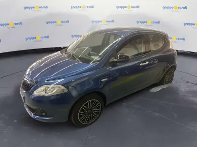 Usata Lancia Ypsilon Gold 70 CV (51 kW) 2024 Blu Utilitaria