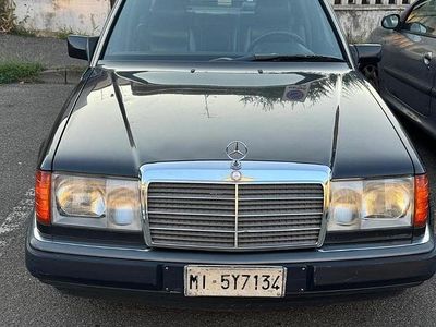 Usata Mercedes E200 109 CV (80 kW) 1993 Nero Berlina