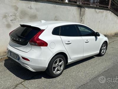 Usata Volvo V40 115 CV (84 kW) 2013 Bianco Berlina