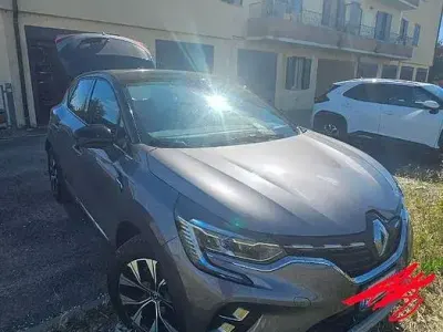 Usata Renault Captur 101 CV (74 kW) 2024 Grigio SUV