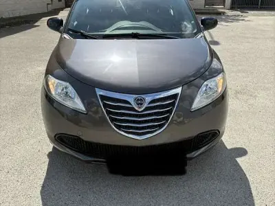 Usata Lancia Ypsilon Gold 69 CV (50 kW) 2013 Grigio Utilitaria