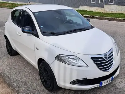 Usata Lancia Ypsilon 80 CV (58 kW) 2015 Bianco Utilitaria