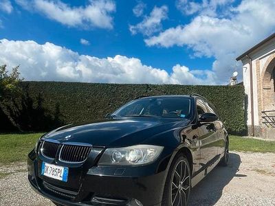 Begagnad BMW 320 177 HK (130 kW) 2008 Svart Kombi