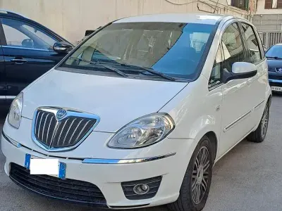 Usata Lancia Musa 95 CV (69 kW) 2011 Bianco Monovolume