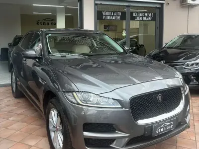 Usata Jaguar F-Pace Prestige 180 CV (132 kW) 2016 Grigio SUV