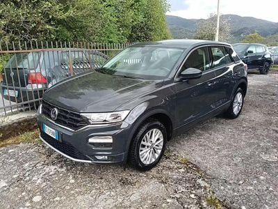 Begagnad VW T-Roc Style 115 HK (84 kW) 2019 Grå SUV