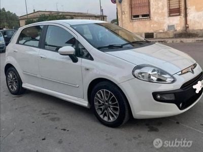 Usata Fiat Grande Punto 85 CV (62 kW) 2011 Bianco Utilitaria