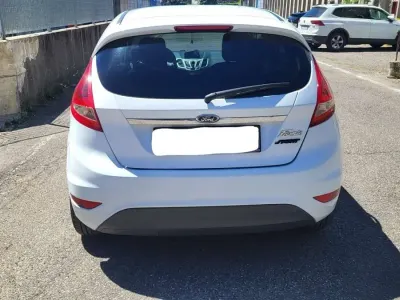 Usata Ford Fiesta 97 CV (71 kW) 2009 Bianco Berlina