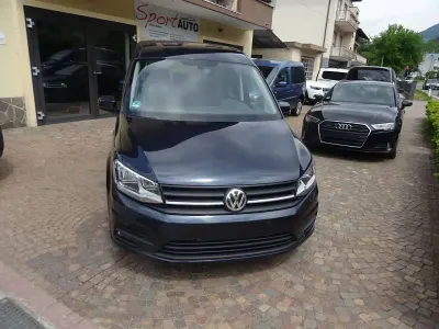 Usata VW Caddy Trendline 102 CV (75 kW) 2017 Blu/azzurro Monovolume