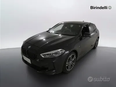 Usata BMW 116 M Sport 116 CV (85 kW) 2023 Black sapphire metallizzato Utilitaria