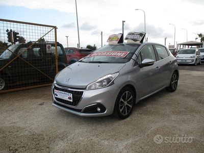 Usata Peugeot 208 Allure 75 CV (55 kW) 2017 Grigio Utilitaria
