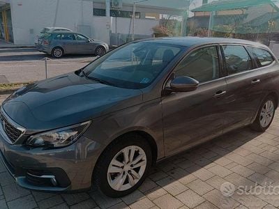 Usata Peugeot 308 SW 130 CV (95 kW) 2020 Grigio Station wagon