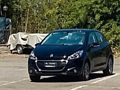 Usata Peugeot 208 82 CV (60 kW) 2017 Nero Utilitaria