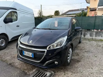 Usata Peugeot 208 75 CV (55 kW) 2015 Blu Utilitaria