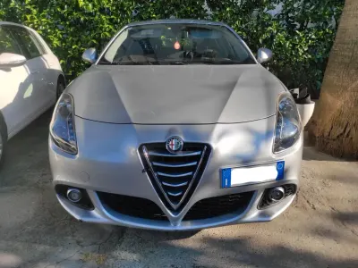 Usata Alfa Romeo Giulietta 105 CV (77 kW) 2013 Argento Utilitaria