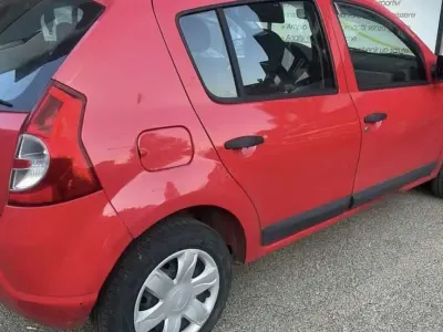 Usata Dacia Sandero Ambiance 75 CV (55 kW) 2009 Berlina