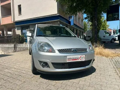 Brugt Ford Fiesta 68 HK (50 kW) 2008 Grå Hatchback