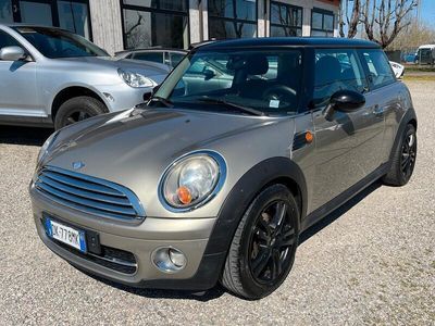 Usata Mini Cooper D 109 CV (80 kW) 2007 Oro Utilitaria