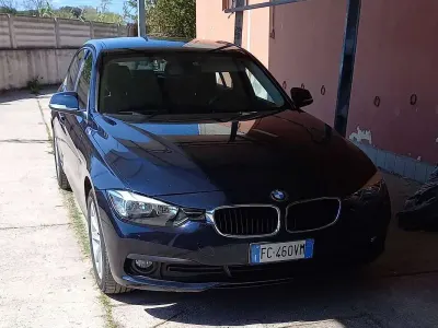 Usata BMW 320 Advantage 190 CV (139 kW) 2016 Blu/azzurro Berlina