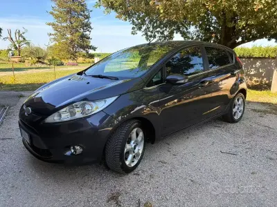 Usata Ford Fiesta Titanium 68 CV (50 kW) 2009 Grigio Berlina